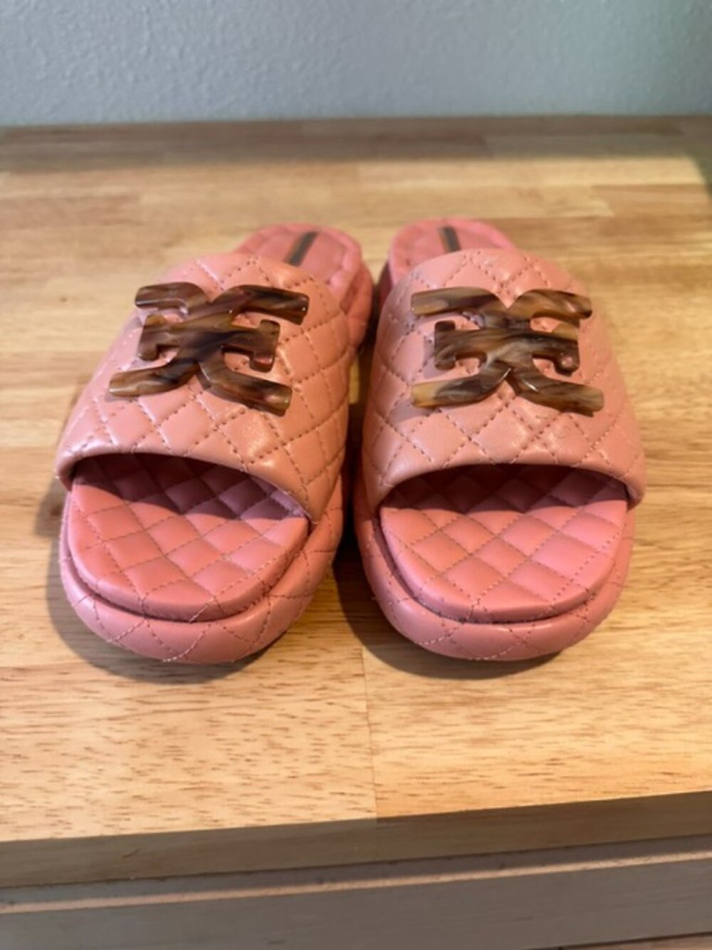 Sam Edelman Quilted Pink Slide with Tortoiseshell Logo Accent - Picture 8 of 8